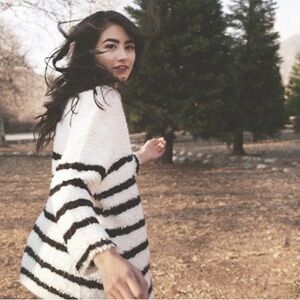 Dear Creatures NEW sweater top pullover sz M blue white nautical coastal GIFT